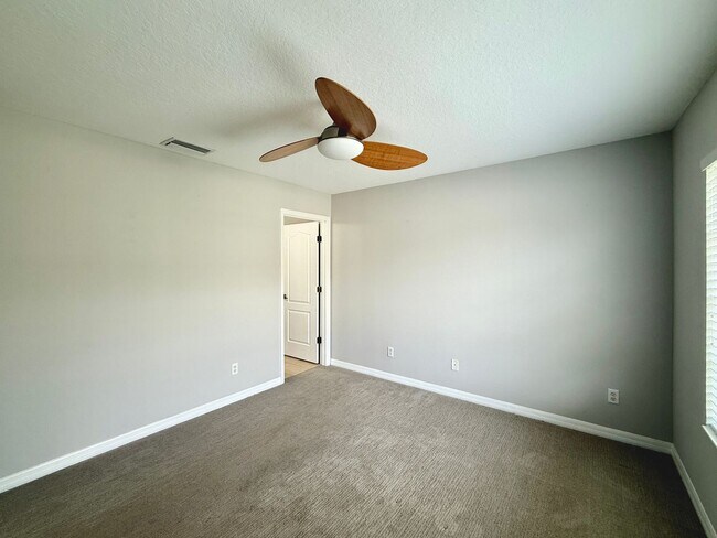 Building Photo - Pristine 3-Bed/2.5 Bath Townhome Ready for Move-in- Bradenton FL!!