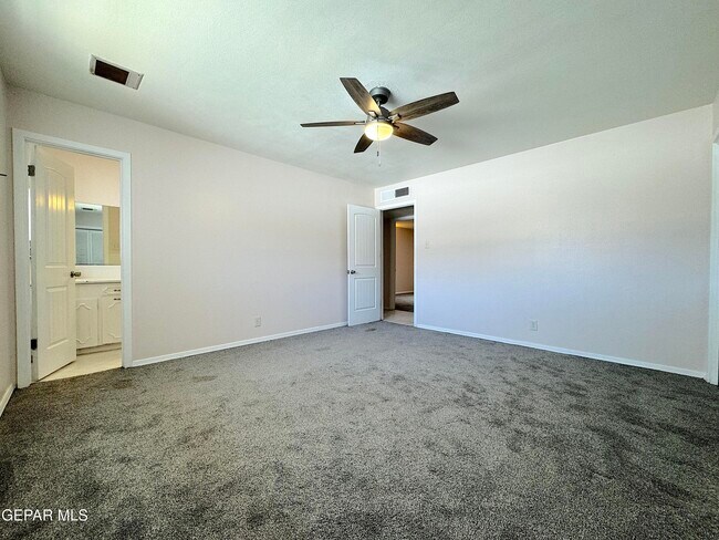 Building Photo - 5801 Beaumont Pl