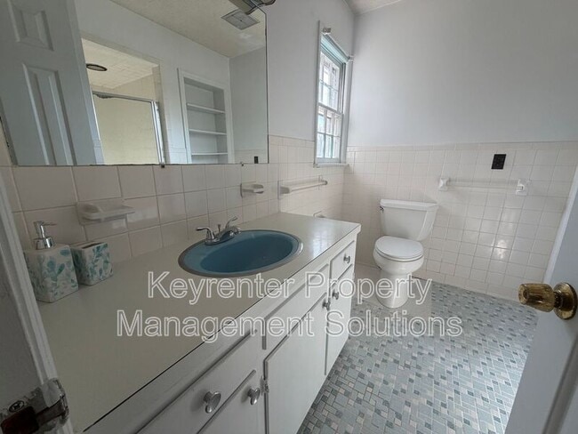 Building Photo - 907 Ladd Rd