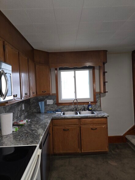 Building Photo - 165 S Main St