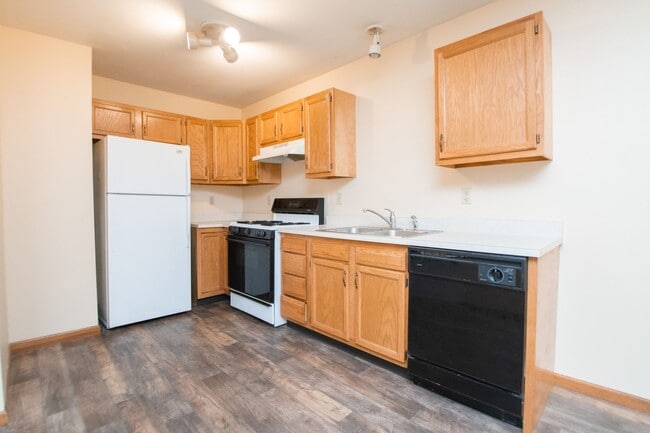 Building Photo - 2 bed 1 bath town-home in Chesterton