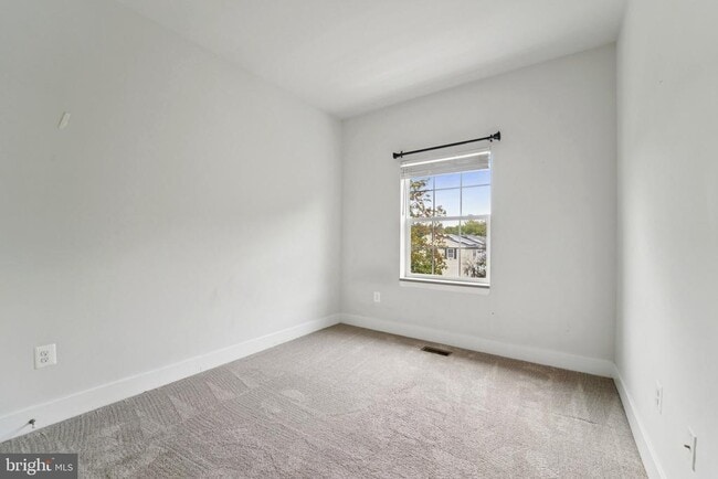 Building Photo - 7728 Lexington Ct