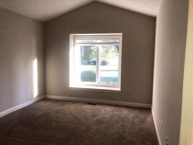 Building Photo - Spacious 3 Bedroom Ranch in Great Carmel Location!