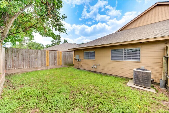Building Photo - 5255 Beaverbrook Dr