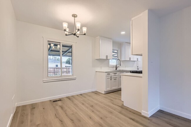 Building Photo - Remodeled 2BD, 1.5BA Chaffee Park Home with 1-Car Garage