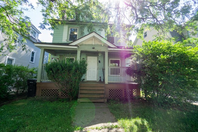 Building Photo - 963 Lancaster Ave