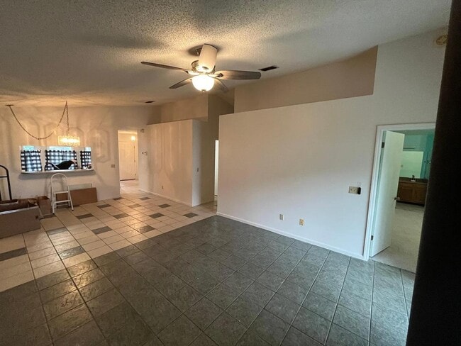 Building Photo - 224 Vista Grande Dr