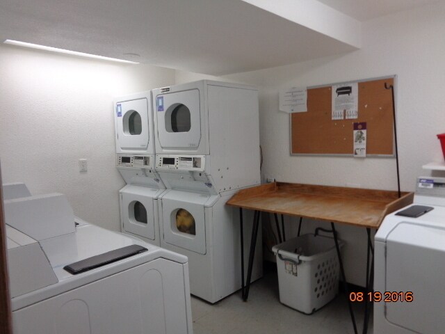 Building Photo - Wonderful 1 BR/1 BA third level condo in secured building.