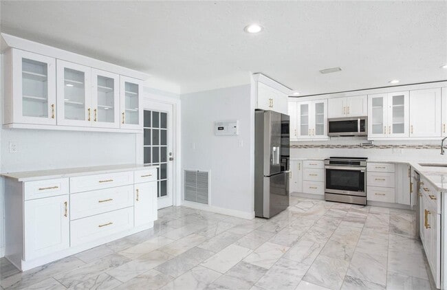 Building Photo - 551 Crystal Dr