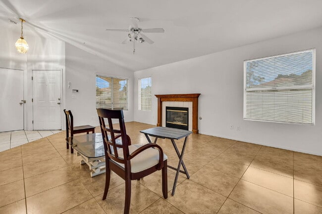 Building Photo - Single Story 3 bedroom 2 bath Near Alta and Durango Close to Summerlin