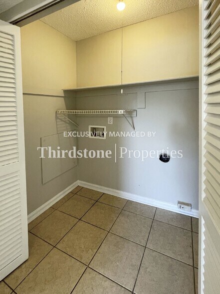 Building Photo - 8124 San Jose Manor Dr E