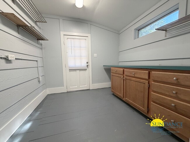 Building Photo - Freshly Painted 3BR/2BA Home Near Santa Rosa Sound & Choctawhatchee Bay!
