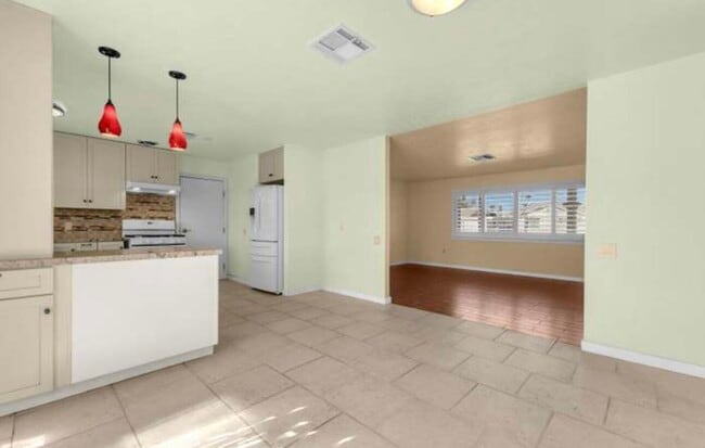 Building Photo - 42970 Texas Ave