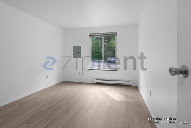 Building Photo - 14450 NE 31st St