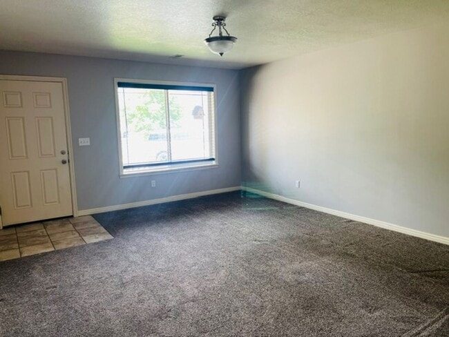 Building Photo - Beautiful patio home in Logan on Cul-de-sac
