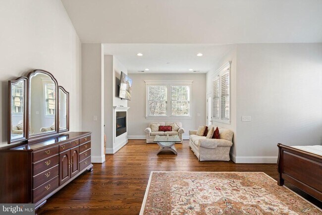 Building Photo - 1604 Colonial Ln