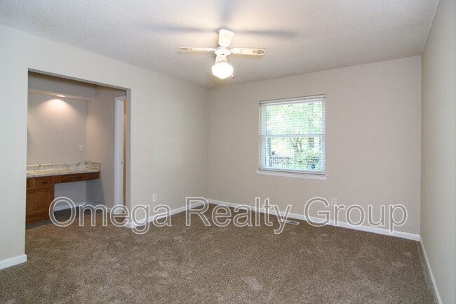 Building Photo - 2404 Glenmore Ct