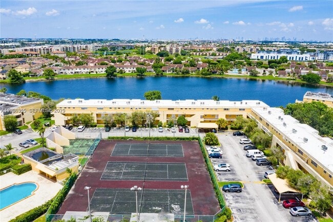 Building Photo - 9363 Fontainebleau Blvd