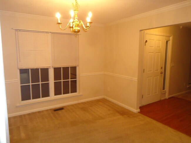 Building Photo - 2203 Oak Stream Ln