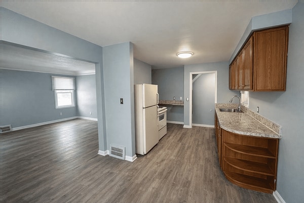 Building Photo - 15824 Norborne Ave