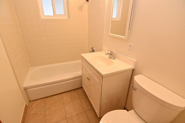 Building Photo - Central Santa Clara Location, 3/2 with AC