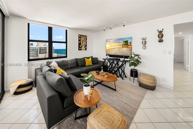 Building Photo - 2555 Collins Ave