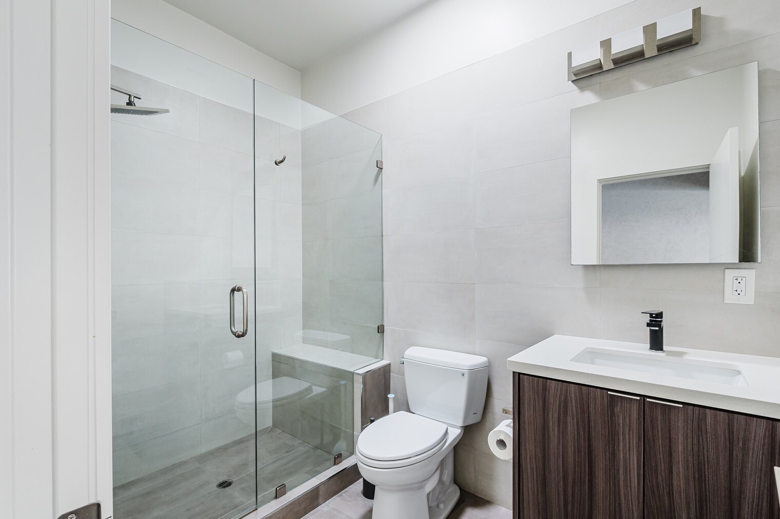 Building Photo - 715 Everett Ave