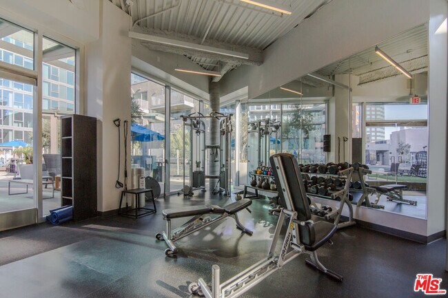 Building Photo - 901 Flower St