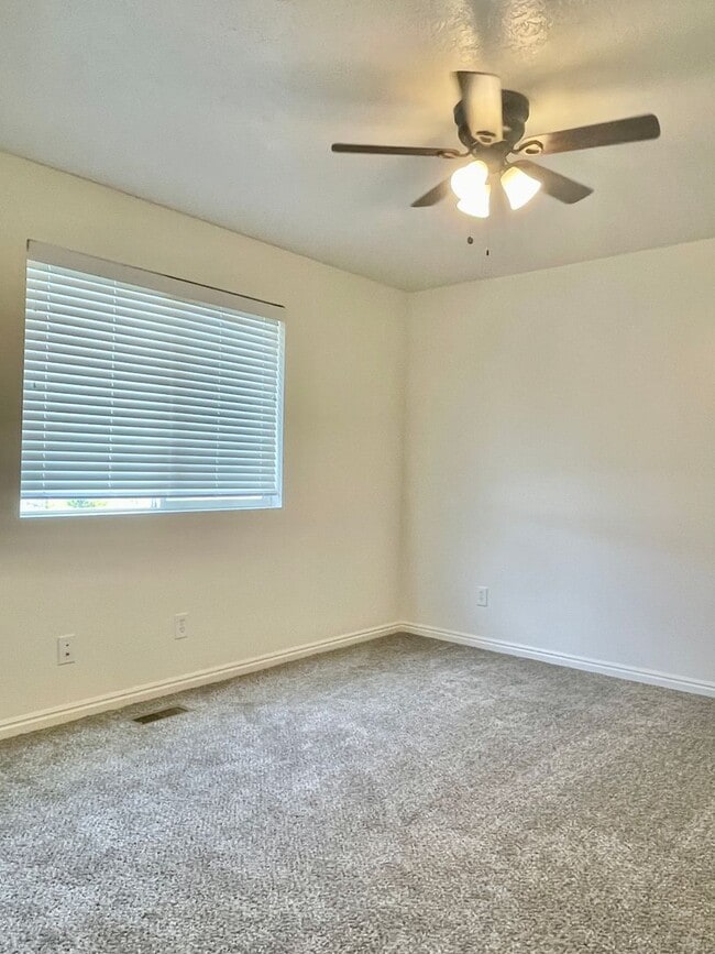 Building Photo - Beautifully Updated 3-Bedroom Home in Roy,...