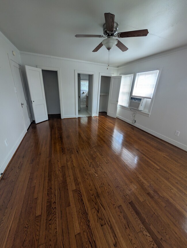 Building Photo - 5622 Chartres St