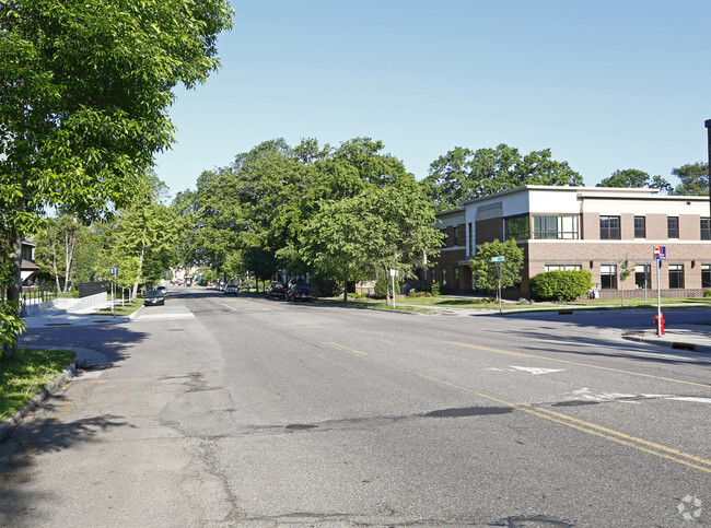 Building Photo - 2166 Grand Ave