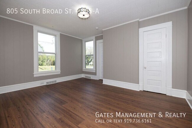 Building Photo - 805 S Broad St