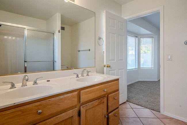 Building Photo - Beautifully Updated 4-Bedroom Home with Easy Access to Loop 101!