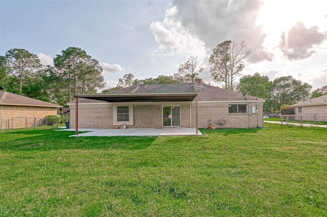 Building Photo - 1801 Laurel Oaks Dr