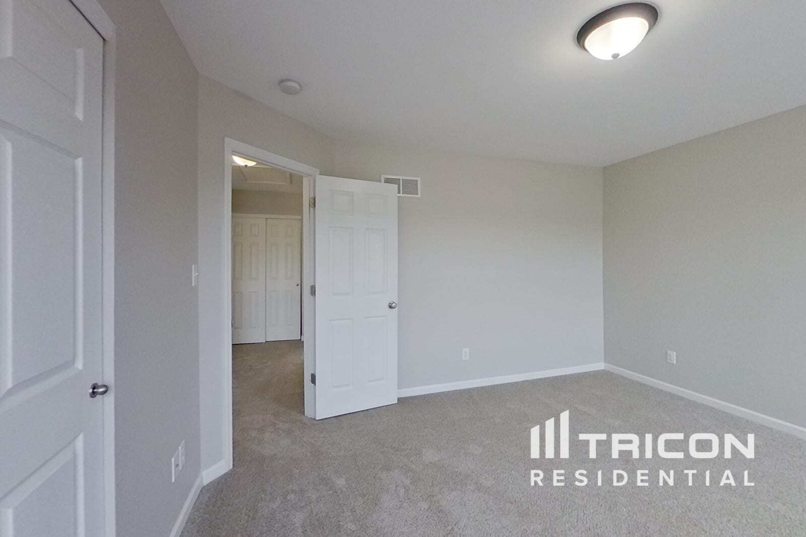 Building Photo - 218 Roxbury Dr