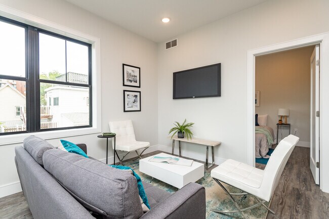 Building Photo - 16 Laurel St