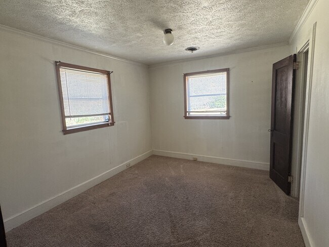 Building Photo - 1780 N Hl St Ext