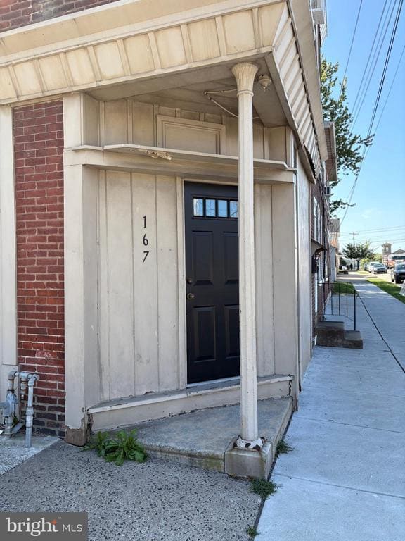 Building Photo - 167 W 7th Ave