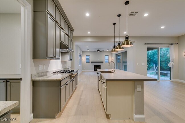 Building Photo - 2566 Speyburn Ave