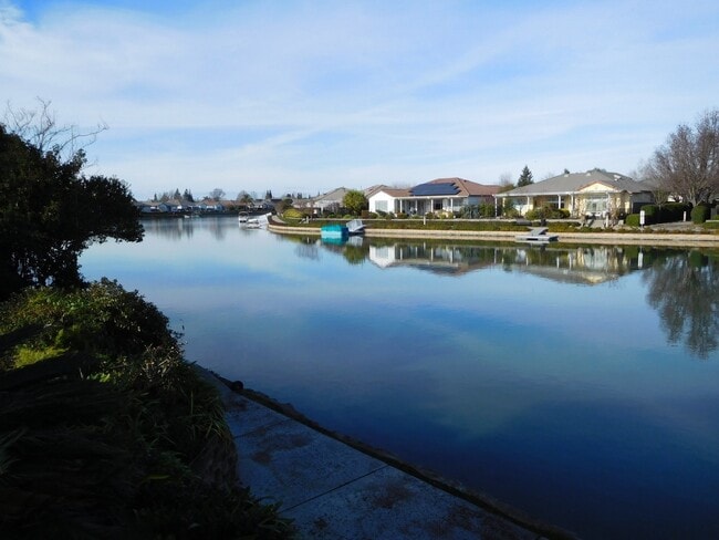 Building Photo - Lakefront 4 bedroom, 3 bath, 3 car  in the Lakeside Community