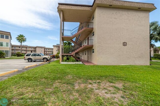 Building Photo - 701 Lori Dr