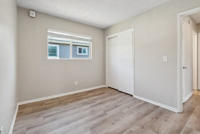 Building Photo - Park Crest Apartments