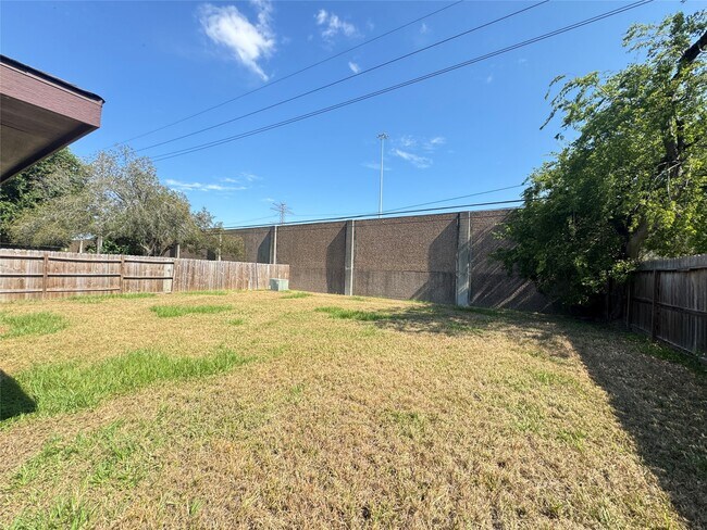 Building Photo - 10942 Beacave Bend Ct