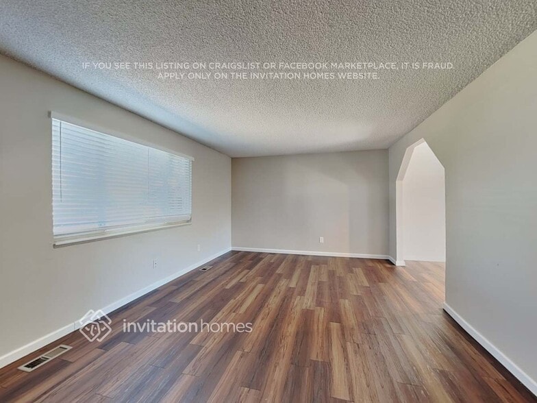 Building Photo - 2853 S Bahama St