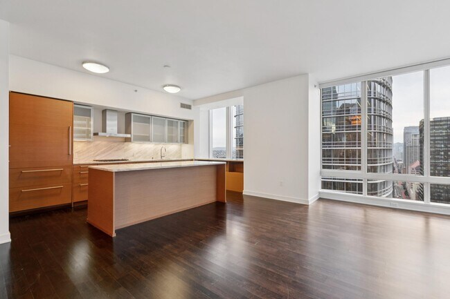 Building Photo - 301 Mission St