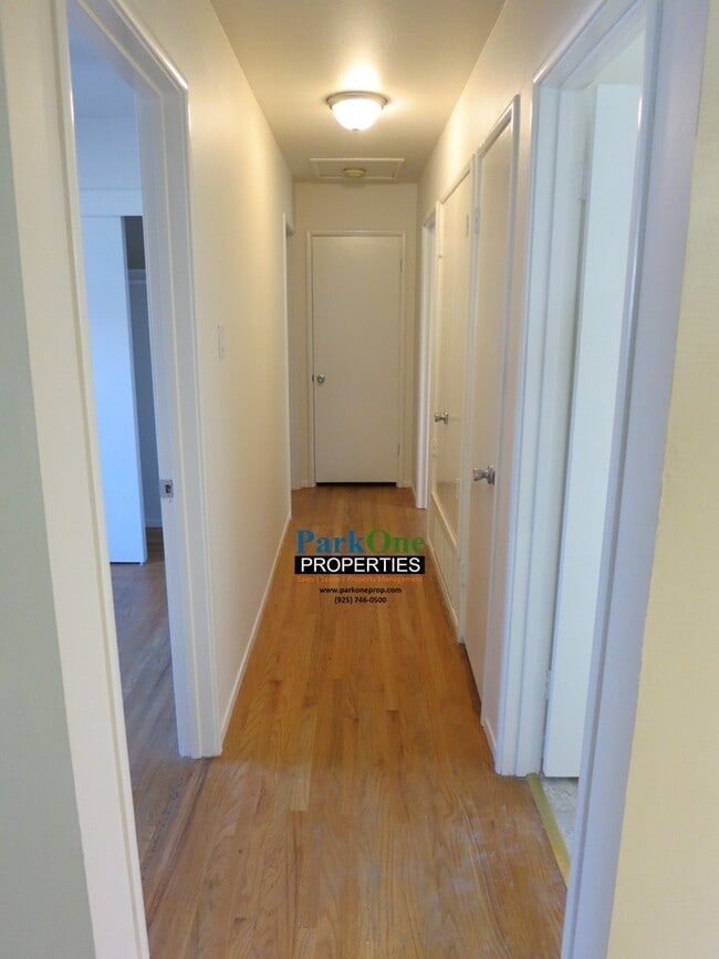 Building Photo - Charming 3-Bedroom Single-Level Home with ...
