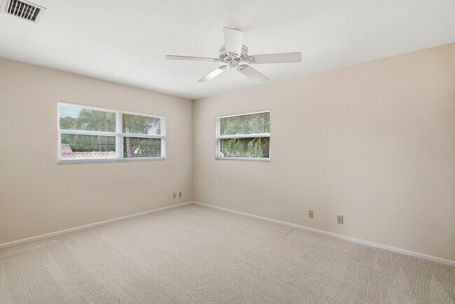Building Photo - 4720 NW 28th Ave