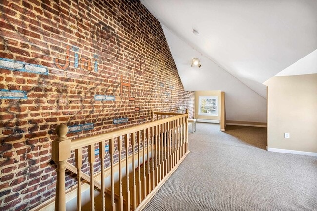 Building Photo - 1054 Hunterdon St