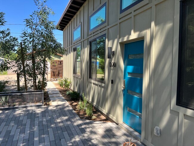 Building Photo - 1220 S Roosevelt St