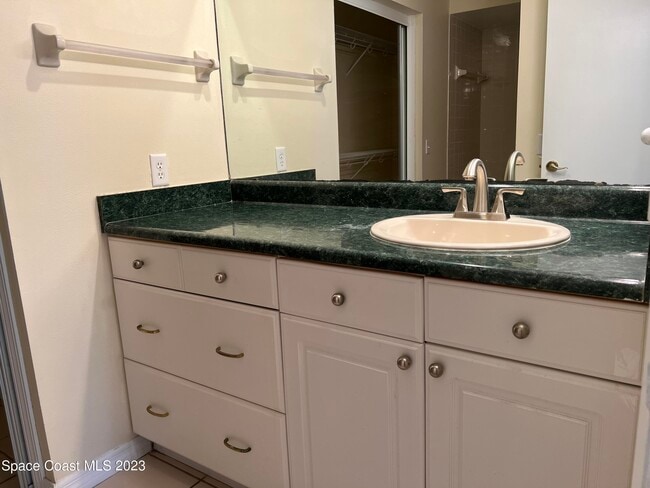 Building Photo - 1911 Talloak Rd